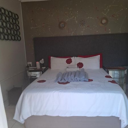 Vicky B Bed And Breakfast Mogwase Ngoại thất bức ảnh